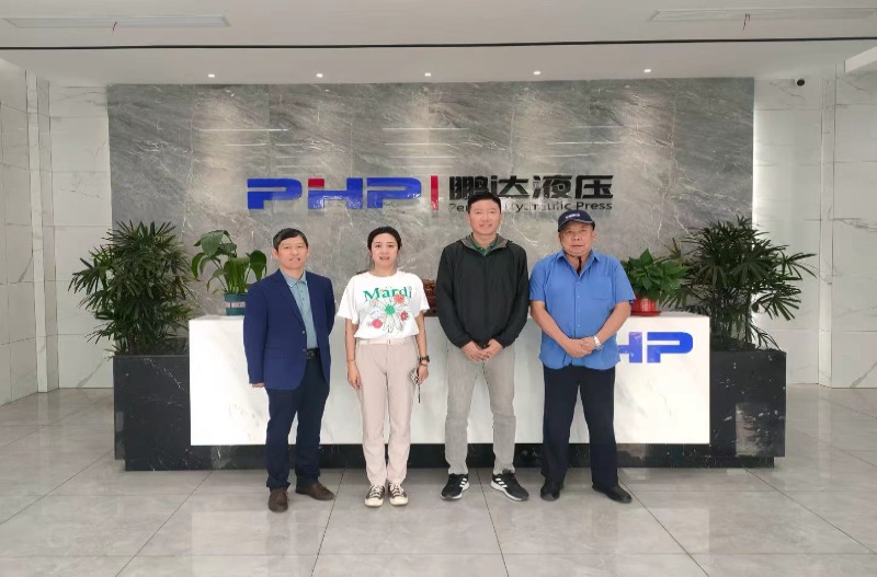 Pelanggan Indonesia Mengunjungi PHP untuk Menjajaki Peluang Baru Kerjasama Pers SMC